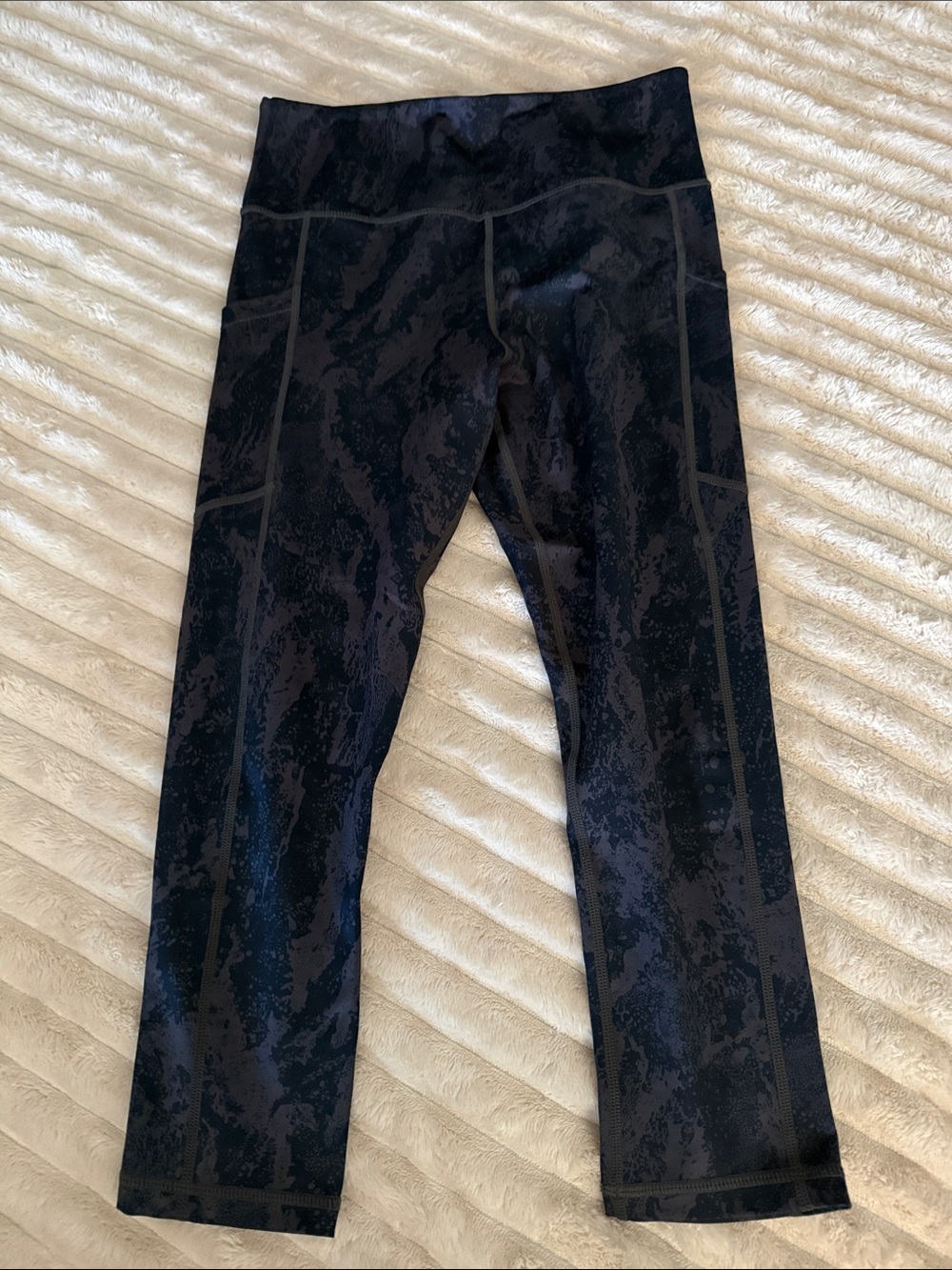 ZYIA Black Patterned Capri Leggings